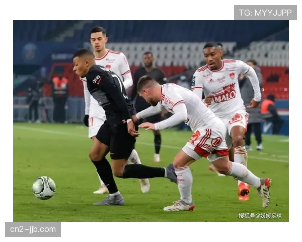 布雷斯特阵容轮换频繁，唯一固定前锋卢多维奇寻求破荒